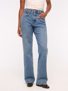 A&F Curve Love High Rise 90s Relaxed Frayed Hem Jean